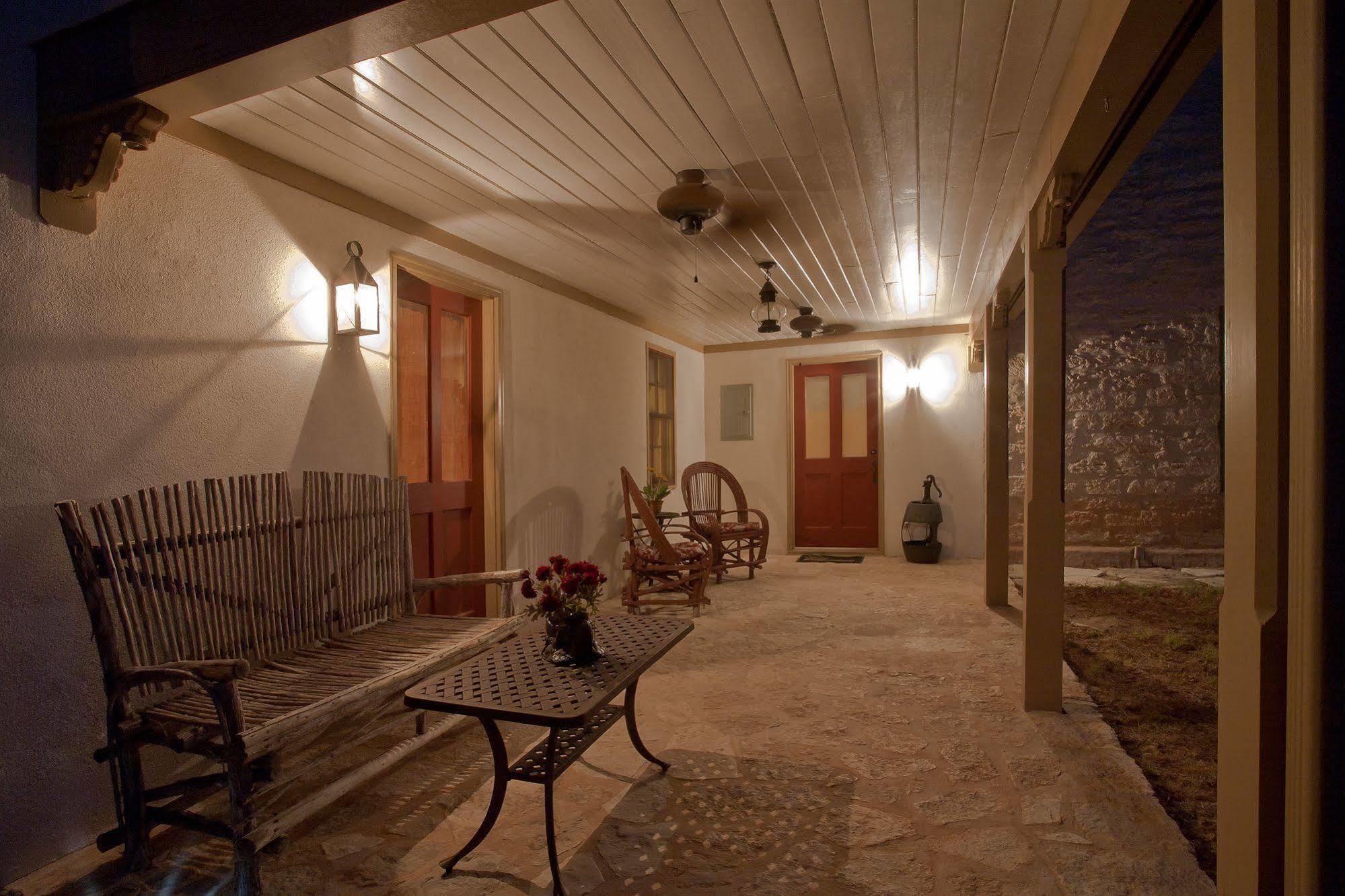 Rock House Hideaway Complex Фредериксберг Экстерьер фото